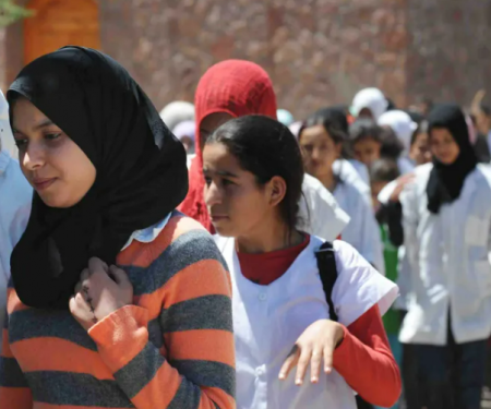 المغرب يعمم تدريس اللغة الإنجليزية في المدارس العامة اعتبارًا من الصف الأول للتعليم الإعدادي